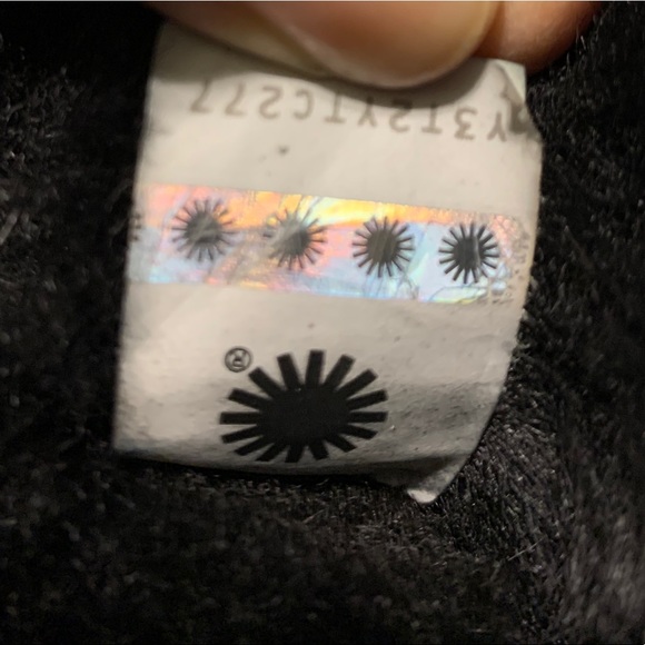 UGG Daelynn Leather 🎀 Black Short Boots - Picture 14 of 16